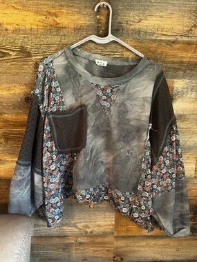 POL Patchwork Floral Gray & Black Women's Pullover Sweatshirt